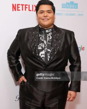 Harvey Guillén Instagram - Wow what a night.
Gracias @nhmc_org for the honor 

Y a todos por el amor y apoyo 🩷

Shout out to @marcalittlejohn for all the help 
Outfit @csiriano @cdimedonenyc 
Hair @creepycheekytiki 
Mug @romiemac_mkup
