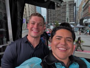 Harvey Guillén Instagram - Had a blast hosting PRIDE across America for @abcnews 

Happy Pride to everyone 🏳️‍🌈