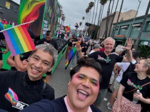 Harvey Guillén Instagram - Happy LA pride 🌈

Face @romiemac_mkup 
Hair @creepycheekytiki