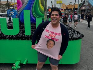 Harvey Guillén Instagram - Happy LA pride 🌈

Face @romiemac_mkup 
Hair @creepycheekytiki