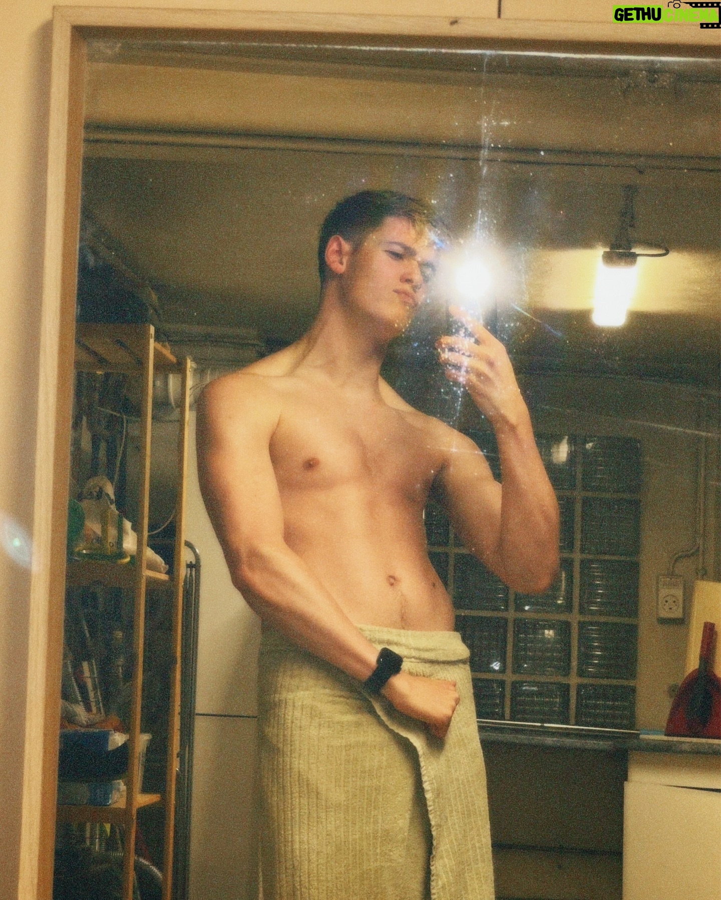 Harvey Mills - 6.2K Likes - Haven’t been to the gym in over a week but hey at least we got Jo in a beret.