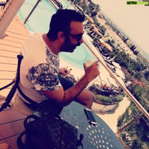 Hasan Küçükçetin Instagram - Aşırı sıcakta churchill mutluluğu #çörçilstyla