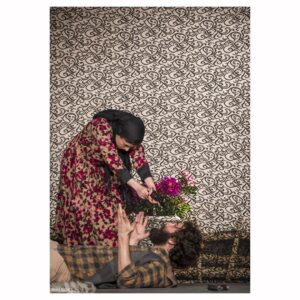 Hasan Ma'juni Instagram - .
چخوف گیلکی در تهران
.
اجرای نمایش «خرس و خواستگاری» اثر چخوف با کارگردانی حسن معجونی به زبان گیلکی در پردیس تئاتر شهرزاد .
کاری از گروه تئاتر «لیو»
تاریخ شروع اجرا: یکشنبه ۱۳ بهمن
ساعت اجرا۱۸:۳۰
.
خرید بلیت از طریق سایت ایران‌نمایش
www.irannamayesh.com
.
عکس: البرز تیمورزاده
. 
بازیگران به ترتیب حروف الفبا: برنا انصاری، برنوش پورغفار، روشنک شعبانی، مجتبی علیپور، نازنین نباتی، مهیار ندایی، مریم نژاد

#حسن_معجونی
#چخوف
#تئاتر_لیو
#گیلکی
#زبان_مادری
#گیلان
#تئاتر_شهرزاد
#ایران‌نمایش