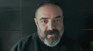 Hasan Ma'juni Instagram - نمایش «ماجرای متران‌ پاژ»

کارگردان : محمدحسن معجونی

بازیگران : رضا بهبودی٬ حسین امیدی٬ مهتاب ثروتی٬
حسین حسینیان، مژده دایی، برنا انصاری، امیر قاسمی
ساخت تیزر عسل اصفهانی
.
 از ۵ آذرماه ساعت ۱۹ 
در مجموعه فرهنگی سینمایی هنرشهرِآفتاب
خرید بلیت:irantic.com 
@honarshahreaftab
@rost.ir