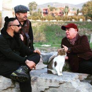 Hayko Cepkin Instagram - Hep adrenalinli haftasonu olacak değil ya🤪  @erkancanburtvin ve @guvenkirac ağabeyler #efes #selçuk u ziyaret edince @filizceritoglusengel başkanımızın da eşliği ile bölgemizin tarihini tatlı bir muhabbet ile karış karış dolaşalım dedik. Beni de kılavuz ilan ettiler 🤗 anlatmaya çalıştım elimden geldiğince. Yayınlanınca görürüz artık neyi nasıl anlatabilmişim🤘🤣🤘. Siz de gezin, siz de görün, siz de hayran olun.