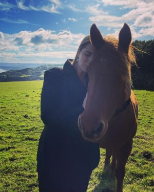 Hayley Sproull Instagram - I haven’t posted for a long time so here is me embracing my horse pal Shiloh. #horsewhisperer