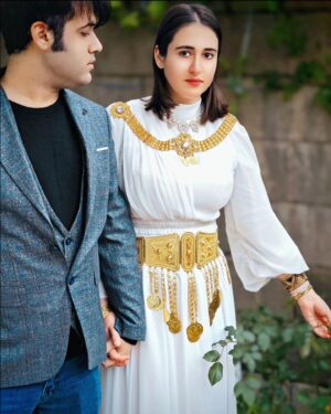 Hazar Deniz BG Instagram - Evlenirken Meleğimle en çok sevdiğim fotoğraflarımız ❣️@melekdusbg_34 ❣️ Bu güzel eserleri çeken canım abime teşekkürler @ezraelsofficial 

Dipnot: O günler çok kiloluydum 🤣🤣🤣
