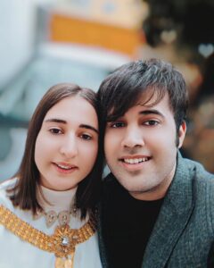 Hazar Deniz BG Instagram - Evlenirken Meleğimle en çok sevdiğim fotoğraflarımız ❣️@melekdusbg_34 ❣️ Bu güzel eserleri çeken canım abime teşekkürler @ezraelsofficial 

Dipnot: O günler çok kiloluydum 🤣🤣🤣