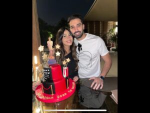 Hazem Ehab Instagram - النهارده منة و صحابي كانه عاملينلي مفاجاة و متجمعين عشان عيد ميلادي .. حقيقي انا بشكر ربنا على نعمة وجودكم كلكم في حياتي .. 

انا بحبك اوي يا منة ♥️
حرفيا ربنا يخليكم كلكم ليا و مايحرمنيش من اي حد فيكم ابدا ♥️