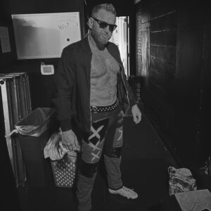 Heath Miller Instagram - It’s just one of those days. #prowrestling #prowrestler #sports #entertainment #entertainer #limpbizkit #limpbizkitstyle #justoneofthosedays
