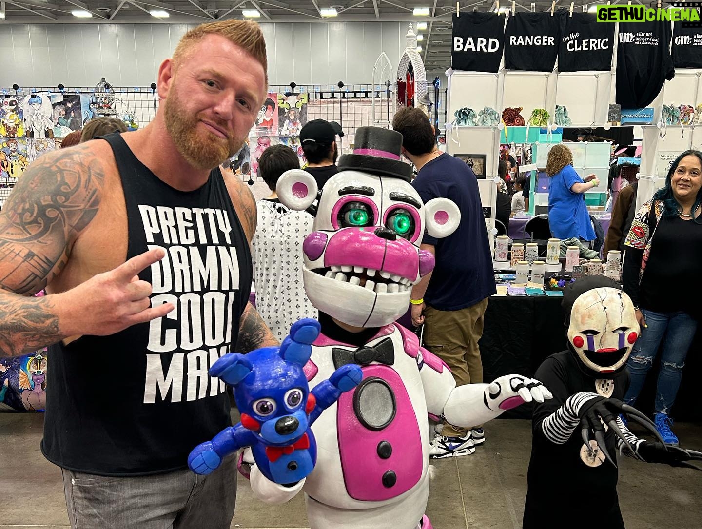 Heath Miller - 393 Likes - Good times @tidewatercomicon #heath #wasinthehouse #redheadrebel #ohbaby #tidewatercomicon #funtimes #lovepeoplewatching #haha #ohboy #somuchtosee #somuchtodo #prettydamncoolman