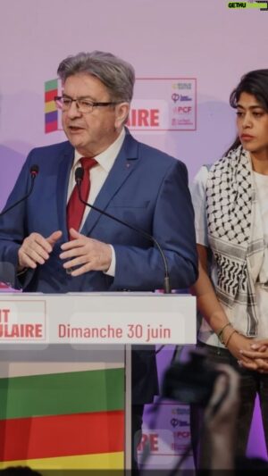 Heathcliff Janusz Iwanowski Instagram - Francja popada w ekstremizm. I to jest ostrzeżenie dla Polski. 

Przyzwoitość, demokracja, pokój, bezpieczeństwo we Francji tonie w
lewicowo - islamsko -  fundamentalistycznym tsunami, które pod przykrywką walki z populizmem i faszyzmem, tak naprawdę niosą średniowieczny zamordyzm i taliban, bez żadnych praw dla kobiet i obywateli w ogóle. 

Naiwne, idealistyczne pojęcie demokracji, brak stanowczych delegalizacji populistycznych partii i ugrupowań  komunistycznych świrów, sprzymierzonych dzisiaj z szaleństwem  islamskiego średniowiecza: WPYCHA FRANCJĘ NA KRAWĘDŹ ODCHŁANI NIEKONTROLOWANEGO CHAOSU.

Demokratyczne instytucje muszą stanąć w obronie wolności, zachodniego stylu życia i bezpieczeństwa wobec pełzającej III Wojny Światowej od 24.02.2022 czyli napaści Rosji na Ukrainę.

Bo za niszczącym chaosem stoją: Rosja, Chiny i Islamska Republika Iranu. 
Dyktatury tego świata strachem obywateli Zachodu, pragną wepchnąć Europę w zamordystyczny populizm lub komunistyczno - islamski reżim.

We Francji polaryzacja polityki dotyczy już dwóch ekstremów czyli: populizmu Marie Le Pen i komunistów wspieranych przez "świętą Islamską wojnę. 

W Polsce polaryzacja, na szczęście jeszcze, przeciwstawia prawicowo-mafijny i religijno fundamentalistyczny populizm Kaczyńskiego z PiSu wobec demokratycznego centrum sceny politycznej. 

I nie można pozwolić na powrót sytuacji z 2015 roku, kiedy PiS ponownie sięgnie w wyborach po władzę. 
Przy skali korupcji władzy i sumach ewidentnie ukradzionych pieniędzy, PiS zysługuje tylko i wyłącznie na delegalizację. 

I nie ma się czego bać. Bo jeśli tego się nie zrobi, to za 3 lata obudzimy się w białoruskiej RP Polski, gdzie nowy Sejm też otworzy marszałek senior Sawicki z PSL i  po roku  jego partia wróci do roli ZSL w PRLu.

Nie ma innego wyjścia widząc ciągoty lewicy do PiSu, szczególnie Razem. Chęci 3 drogi dokonanania "depolaryzacji" (aby cokolwiek zrobić i zaistnieć) przy tolerancji PiSu, jako demokratycznej opozycji. 

Z tej zagrywki wygranym będzie tylko populizm PiSu, a Polska może wylecieć z Unii Europejskiej i wrócić z powrotem na rosyjską orbitę. Bo taki układ PiSowcom zapewni utrzymanie władzy do usranej śmierci ich wnuków.