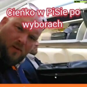 Heathcliff Janusz Iwanowski Instagram - (Na serio: jest możliwe, że skradzione 400 milionów dolarów przez PiS  z Orlenu zasiliły potencjał terrorystów z Hezbollah.)

Oj cieńko w PiSie. Były premier i prawie adaptowany syn Jarosława Kaczyńskiego - Mateusz Morawiecki "incognito" 🤣 wyskoczył za granicę tanimi liniami lotniczymi.

Po co leciał? Nie wiadomo? Może poszukać, swojej działki, z zadołowaych 400 milonów dolarów, które Obajtek z Kaczyńskim buchneli z państwowej z społki paliwowej Orlen z ludźmi z Hezbollah?

I ja rozumiem byłego premiera populistycznego rządu PiS w Polsce- Morawieckiego, że lata po świecie, szukając swojej działki z 400 milonów skradzionych pieniędzy. 

Hezbollah ostatnio ma takie zdolności ataku na Izrael, jak nigdy. Zupełnie jakby trafili kumulację w toto tylko, że w Warszawie. 

Wìęc Mateusz dobrze kombinuje i słusznie podejrzewa, że jego działka z kradzieży też została zamieniona na na rakiety i pukawki dla Hezbollah w celu  zabijania Żydów w Izraelu.

Więc lata po świecie i węszy. W filmie widać nawet jak w samolocie kalibruje nos, aby móc lepiej wywęszyć "swoje" z Orlenu pieniądze.

#pis #kaczyński #morawievki #polska