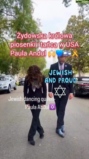 Heathcliff Janusz Iwanowski Instagram - Dumna Żydówka w USA.💙🇮🇱🙌🙏

W 1978 ukończyła naukę w Van Nuys High School Studiowała w California State University w Northridge. 

Na pierwszym roku studiów wzięła udział w castingu i została wybrana z grona 700 kandydatek do zespołu  cheerleaderek klubu NBA Los Angeles Lakers, a w ciągu kolejnych trzech miesięcy stała się główną choreografką grupy. 

Po pół roku przerwała studia, aby skupić się na dalszej karierze tanecznej.

Jako choreografka pracowała na planie teledysków do piosenek artystów, takich jak Janet Jackson („Nasty”, „What Have You Done for Me Lately” i „When I Think of You”), Michael Jackson („Liberian Girl”), Duran Duran, Whitesnake czy ZZ Top .

Stworzyła układy taneczne również do filmów, m.in. do Nie kupisz miłości (1987)

W 1988 była odpowiedzialna za choreografię światowego tournee George'a Michaela Faith Tour.

W 1988 zadebiutowała jako piosenkarka albumem pt. Forever Your Girl, który wydała nakładem wytwórni Virgin Records, podobnie jak kolejne płyty: Shut Up and Dance (The Dance Mixes) (1990) i Spellbound (1991).

Była jurorką w muzycznych programach typu talent show: American Idol i The X Factor.

Am Yisrael Chai 🙌🎗💙🇮🇱🙏