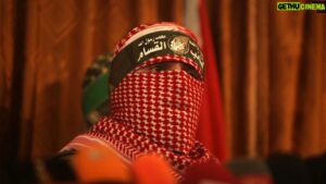 Heathcliff Janusz Iwanowski Instagram - Departament Stanu USA potwierdził, że Hamas odrzucił propozycję pokojową prezydenta Bidena dotyczącą Gazy, która obejmowała wycofanie się Izraela i uwolnienie więźniów, a zamiast tego przedstawił własne niedorzeczne pomysły. 

Plan stopniowego zawieszenia broni Bidena miał na celu stopniowe uwalnianie zakładników, wycofywanie się wojsk oraz odbudowę Gazy.

Ale to byłby chwilowy koniec terrorystycznego biznesu Hamas. 

No właśnie. Bo z terrorystami kiedyś się nie negocjowało i to dawało rezultaty.

Dopóki nie stworzono brzydkiego incydentu z Porozumienia w Oslo w 1993 roku. Gdzie po upadku Związku Sowieckiego, który wymyślił naród "Palestyński" w latach 60 tych XX wieku, terrorystom z Organizacji Wyzwolenia Palestyny zmiękła rura.

I ich boss Jaser Arafat zasiadł do stołu z premierem Izraela Icchakiem Rabinem i podpisany został pakt pokojowy.

Terrorysta Arafat dostał wtedy we władanie tzw. "Autonomię Palestyńską". Ważnym faktem jest to, że odmówił propozycji utworzenia państwa palestyńskiego!

Dlaczego? 

Bo pakt z Olso według terrorystów palestyńskich miał być tylko krokiem do utworzenia "Palestyny" w miejsce całego Izraela. 

Bo taki i tylko i wyłączny cel postawiły rosyjskie służby specjalne OWP Jasera Arafata w latach 60 tych XX wieku. 

Bo to w Moskwie wymyślono hasło "Od Rzeki Do Morza Palestyna Będzie Wolna" I oczywiście świetnie się ono przyjęło na lewicy i wśród komunistów na Zachodzie. I tak jest do dzisiaj. 

Jaser Arafat będąc zagubionym bez rosyjskiego przywództwa i parasola zawarł fałszywy pokój z Izraelem. Inaczej by go nie było. Dzisiaj żeby Hamas odpuścił, musiałaby upaść Islamska Republika Iranu.

Ale wtedy Arafatowi i jego rodzinie chwilowy pokój się opłacał. Z dnia na dzień mógł wyjść z ukrycia i latać po świecie z paszportem dyplomatycznym. 

Pozwoliło mu to zalegalizować miliardy dolarów, które jako terrorysta uzbierał. On sam nie żyje, to Pani @magdabiejat z Razem, ma gdzie (latać za sejmowe pieniądze) pielgrzymować i trzymać warty przy grobie bandyty i terrorysty ale miliardera. 

A córka Arafata mieszka w Londynie i posiada tam całą prywatną ulicę. I oczywiście jest jedną z najbogatszych kobiet świata.

#israel #biden