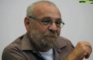 Heathcliff Janusz Iwanowski Instagram - Alex Dancyg zamordowany przez Palestyńczyków. 

Dzisiaj ogłoszono, że 76-letni Alex Dancyg z Kibucu Nir Oz historyk urodzony w Warszawie i syn ocalałych rodziców z Holokaustu, który był wykładowcą w Yad Vashem i szkolił setki przewodników towarzyszących izraelskiej młodzieży na wycieczkach do obozów zagłady w Polsce.

Porwany 7 października 2023, został zamordowany przez Hamas w niewoli.

Oczywiście polskie media fałszywie informują o tym, że Pan Alex zginął zabity przez Żydów podczas bombardowania IDF niewinnych Palestyńczyków. 

Polacy zawsze potrafią znaleźć kamień, aby trafić nim w Żyda od setek lat historii. I dopiero mają fajny, prawdziwy news.

Na X Oczywiście nie ma żadnej oficjalnej reakcji Polski, tak jak było w przypadku tragicznej śmierci Damiana Sobola, który rzeczywiście zginął w wyniku ostrzału IDF. 

Dlaczego tak jest? Bo Alex Dancyg nie jest 100% Polakiem, tak jak Damian Sobol. Proste. 

I na świecie nikogo to nie dziwi. 

English version:  @heathcliff_janusz_iwanowski

#alexdancyg #israel ##BringThemBackHomeNow #idf
#polska