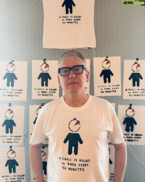 Heathcliff Janusz Iwanowski Instagram - Aktywistki #freepalestine na ZACHODZIE.

To jest poziom aktywizmu Freepalestine nic dodać nic ująć.

Zmanipulowani młodzi ludzie, są wypychani na ulice przez antysemickich dziennikarzy w mediach też w Polsce przez np. Mariusza Szczygło, który ostatnio znalazł przystań w @tvp.info, po 20 latach bezrobocia i braku rynkowego zapotrzebowania na niego w jakiejkolwiek telewizji. Ale za państwowe pieniądze to można zrobić wszystko. Szczególnie według lewicy. 

Mariusz Szczygieł po 7 października 2023 reklamuje też pro-putinowską i pro-irańską propagandę. Popierał też studenckie antysemickie burdy na uniwersytetach w USA. Gdzie studentom pochodzenia żydowskiego grożono śmiercią.

A co na to powiedział "nowy" Pan Mariusz konferansjer TVP Info:

"że studenci zawsze mają rację"

Teraz odkąd występuje w Telewizji Publicznej @badzmyrazem.tvp  dodatkowo zyskuje popularność i widzów, aby siać antysemityzm w Polsce i doprowadzić do tego, wraz z innymi, aby Warszawa i Polska wyglądały jak płonące ulice dzisiejszego Paryża. Gdzie ludzie boją się wyjść z domu po zachodzie słońca.

Te podpalane ulice we Francji nie wzięły się znikąd. Tylko z nienawiści dziennikarzy i propagandy populistów lewicowych i prawicowych. 

Idąc dalej tropem działalności Mariusza Szczygła - trzeci film - to postanowił on  promować w TVP info -  Tomasza Raczka , gwiazdę PiSowskiego i Żydo żerczego Kanału Zero. 

No pięknie. 

W czwartek Pani poseł Paulina Matysiak z Lewicy Razem u Chorały z PiSu, podtrzymywała urojoną ciążę Kaczyńskiego i Morawieckiego pt: CPK. 

A w sobotę u Mariusza Szydło w TVP Info reklamuje się nowa twarz PiSowskich mediów Tomasz Raczek.

Nie dajmy się oszukać!

Marie Le Pen z populistycznego Frontu Narodowego otoczyła się prawicowymi gejami, aby zmienić sobie wizerunek. Typowym przykładem jest Florian Philippot gej, który ją wspiera. 

Ale to nie oznacza, że jej populistyczna partia nie zagraża demokracji i Unii Europejskiej. 

Takie same tricki stosuje teraz przegrany i zagrożony więzieniem Jarosław Kaczyński.
Mydli oczy ludziom Raczkiem w Kanale Zero, który odrabia lata bidy z "pracy" na swoim kanale YouTube - 134 k folllow - kasa z tego żadna

8 lat PiSu przeorało bezkręgowców