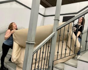 Heather Vaughn Instagram - Omg, Going to the FRIENDS Experience with Christie was a bucket list item 😂 So much fun! Honestly willing to pay a ridiculous amount of $ for the greyhound statue 👀
