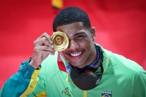 Hebert Conceicao Sousa Instagram - Ainda sem palavras com tudo que está acontecendo, sem dúvida alguma o momento mais especial da minha vida. Batalhei muito pra viver tudo isso, e posso dizer sou campeão olímpico, nós somos, é do Brasil!

Obrigado a todos por viverem esse momento comigo, por torcerem e vibrarem! 🥇🇧🇷🥊

📸: Wander Roberto/COB