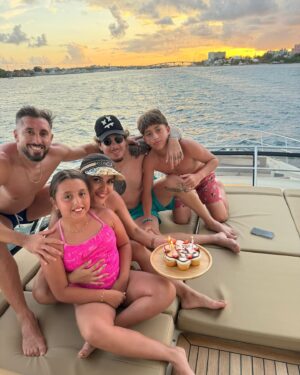 Héctor Herrera Instagram - Nunca olvides que te amo ❤️ siempre recuerda que eres más valiente de lo que crees , más fuerte de lo que piensas y más amada de lo que imaginas 🫶🏻 feliz cumpleaños fofitaaa 🥳