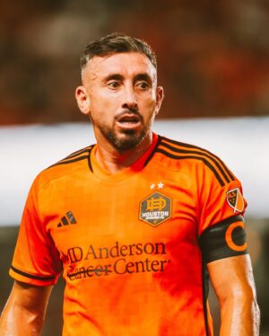 Héctor Herrera Instagram - THIS IS THE HH-TOWN! 🤘🏻🦊 A LA FINAL!!!! 🔥 feliz por volver a marcar en casa y con mi gente y orgulloso de todo el equipo por el gran esfuerzo … VAMOOOS DYNAMO!!! 🙏🏻🟠 @houstondynamo