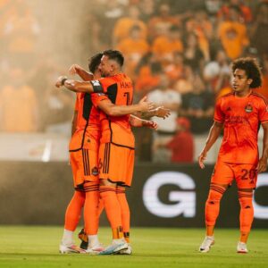 Héctor Herrera Instagram - Derrota complicada la de ayer pero no queda mas que seguir luchando 💪🏻 vamos por la semifinal de copa y los playoffs de la MLS 👊🏻⚽️ VAMOS DYNAMO! 🦊