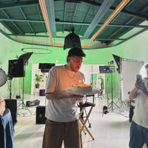 Héctor Trejo Instagram - Un cumpleaños trabajando. 🎂