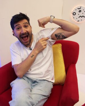 Héctor Trejo Instagram - Post de apreciación de los _tatus_ de @hectortrejo 🙂‍↕️✅. En el último episodio de #EntreRedes nos contó que cada Halloween se hace un tatuaje de terror 👻. Mándamos un mensaje y te pasamos el enlace ✨. 
#OnceDigital #miprimertatuaje #tatuajes