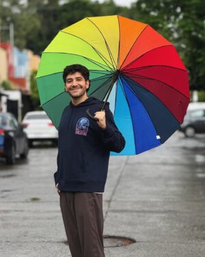 Héctor Trejo Instagram - Si hay algo que amo es poder compartir ropa con @nanodiego aunque seamos tallas diferentes jajaja y justo con la colección de #Pride de @dockersmx siento que puedes usarlas de diferentes maneras.

Feliz pride amigues. ¿Cómo la van a pasar?

#dockersmx #dockerscrew