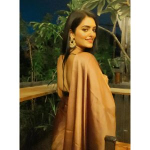 Heena Rai Instagram - You want to know who I'm in love with ?

Read the first word again💛🖤

#lovelysaree #sareelovers❤️ #gold #golden #goodlooks #cool #fantasticphoto