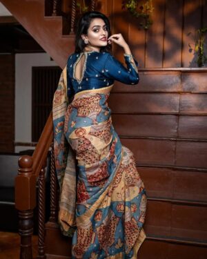 Heena Rai Instagram - Small steps in the right DIRECTION can turn out to be the biggest steps of your life.

Wearing :- @huesandshades_byanjali 
Shot by:- @pranil_chintewar
Make-up:- @purplesmakeupstudio 
Accessories:- @amarsonsjewellery 

#designersareeshyderabad #photoshoots #makeuplook #perfection #perfectphotography #desigbersaree
#lovelylook #liketobegirly #lookamazingfeelamazing