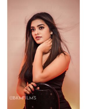Heena Rai Instagram - Don’t Make Unworthy people priority in your life.

Shot by @bkmfilms 
@kavitha_makeup_artisty 
#photography #love #poseoftheday #pictures #pick#luxurylifestyle #funtimes #happylife #blacklove #blackcolor #smokyeyes #beauty #beautywithapurpose