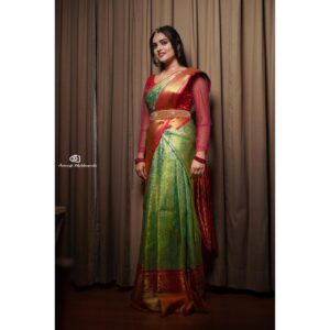 Heena Rai Instagram - Zindagi asaan nahi hoti usse asaan banana padta hai.

E pics ki Tags 

Styling & outfit @dithya_sai_fashions
Pre-pleating: Tirupati_saree_prepleating
Makeover: @deethyaas_makeover
Jewelry:@Nandanacollections91
Photography: @avinash_mukkamala