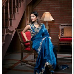 Heena Rai Instagram - Allow Your Passion to become Your Purpose, and It will One Day Become Your Profession.

Wearing :- @huesandshades_byanjali 
Shot by:- @pranil_chintewar @pranil1111 
Make-up :- @purplesmakeupstudio 
Jweler :- @amarsonsjewellery @amarsonsindia