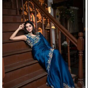 Heena Rai Instagram - Allow Your Passion to become Your Purpose, and It will One Day Become Your Profession.

Wearing :- @huesandshades_byanjali 
Shot by:- @pranil_chintewar @pranil1111 
Make-up :- @purplesmakeupstudio 
Jweler :- @amarsonsjewellery @amarsonsindia