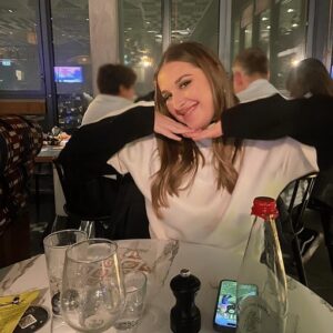 Héléna Bailly Instagram - Après - Avant - pendant - Après - pendant - Avant - Avant - Pendant - Après 
Merci @isabelmarant 
#FashionWeek.