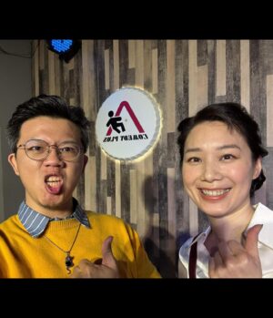 Helena Hsu Instagram - 難得跟豪哥ㄧ起工作，
觀眾也許在笑我們的段子，
我們都在笑彼此的NG，
一忘詞就得到豪哥的叫好跟掌聲，
實在是太歡樂無壓力的工作了？

附上豪哥幫我拍的照片，審美觀清奇獨特，值得賞玩❤️

@fanterry

Hair by @yaoxiangqianying #媱香倩影