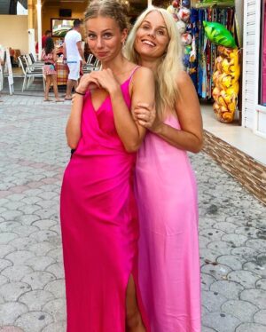 Helena af Sandeberg Instagram - TINTIN 18 år!🎈
Underbara, vackra, fantastiska @tintintreschow!
Jag är så otroligt glad att du och @alfred_morkeidem träffades för 3 år sen och vi fick bli familj!❤️
Vi älskar dig till månen och tillbaka både Ava och jag!
Idag ska du firas och sen är världen din.Ut och ta för dig, vi hejar på , och finns alltid här när du behöver oss! ❤️🦋❤️🥂❤️🔥❤️💞💥💋💋💋