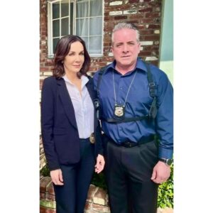 Hélène Cardona Instagram - Meet Detective Jones! I had a fantastic time filming the thriller "The Dead Woman" written and directed by the super fabulous Dianna Ippolito. What an amazing cast and crew 💝
It's a gem of a story, dark, mysterious, supernatural, and otherworldly 🎥 
Thank you @itsallhappeningfilms @susanlavelle_actress @iammarkanthonycox @colten_currey @cjthomasfilms @_johnnyboy and everyone, it was such a treat playing with you.  
Makeup @mavestrand 💖 thank you!
Happy St. Patrick’s Day to all 🍀💚🍀

#thriller
#supernatural
#filmmaking
#gratitudeattitude 
#workingactress
#detective
#detectivejones
#followyourbliss
#picoftheday
#ilovemyjob 
#fantasticteamwork
#thankfulness
#multilingualactor