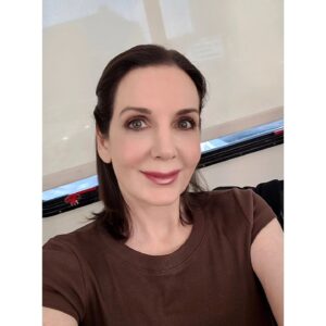 Hélène Cardona Instagram - In my trailer, on set at Warner Bros., working on a commercial.
#holidayspirit
✨️
“Three things in human life are important. The first is to be kind. The second is to be kind. And the third is to be kind.”
#HenryJames

#makeup 
#beauty 
#fashion
#workingactor
#gratitude
#ilovemyjob
#staypositive
#multilingualactor 
#thankfulness
#celebratelife
#followyourbliss
#ahealthymindinahealthybody 
#gratitudeattitude
#gratitudepractice
#photooftheday
#actorslife
#picoftheday
#dreams
#storieswetell
#bekind