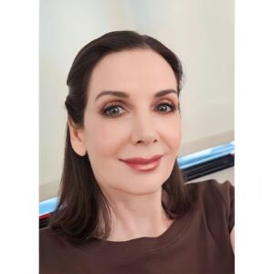 Hélène Cardona Instagram - In my trailer, on set at Warner Bros., working on a commercial.
#holidayspirit
✨️
“Three things in human life are important. The first is to be kind. The second is to be kind. And the third is to be kind.”
#HenryJames

#makeup 
#beauty 
#fashion
#workingactor
#gratitude
#ilovemyjob
#staypositive
#multilingualactor 
#thankfulness
#celebratelife
#followyourbliss
#ahealthymindinahealthybody 
#gratitudeattitude
#gratitudepractice
#photooftheday
#actorslife
#picoftheday
#dreams
#storieswetell
#bekind