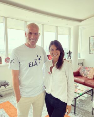Hélène Mannarino Instagram - Zidane, la légende. Tous mobilisés pour @elaofficielle #associationela #parrainmarraine

 @tf1 #rencontredumatin #30ansela 

@tf1info @zidane