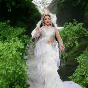 Hema Malini Instagram - A few images of my 'close to heart' dance ballet - GANGA.  A subject that traces the holy rivers journey from the Vedic times till today.  Happy Ganga Dussehra....

#happygangadussehra #danceballet #ganga
