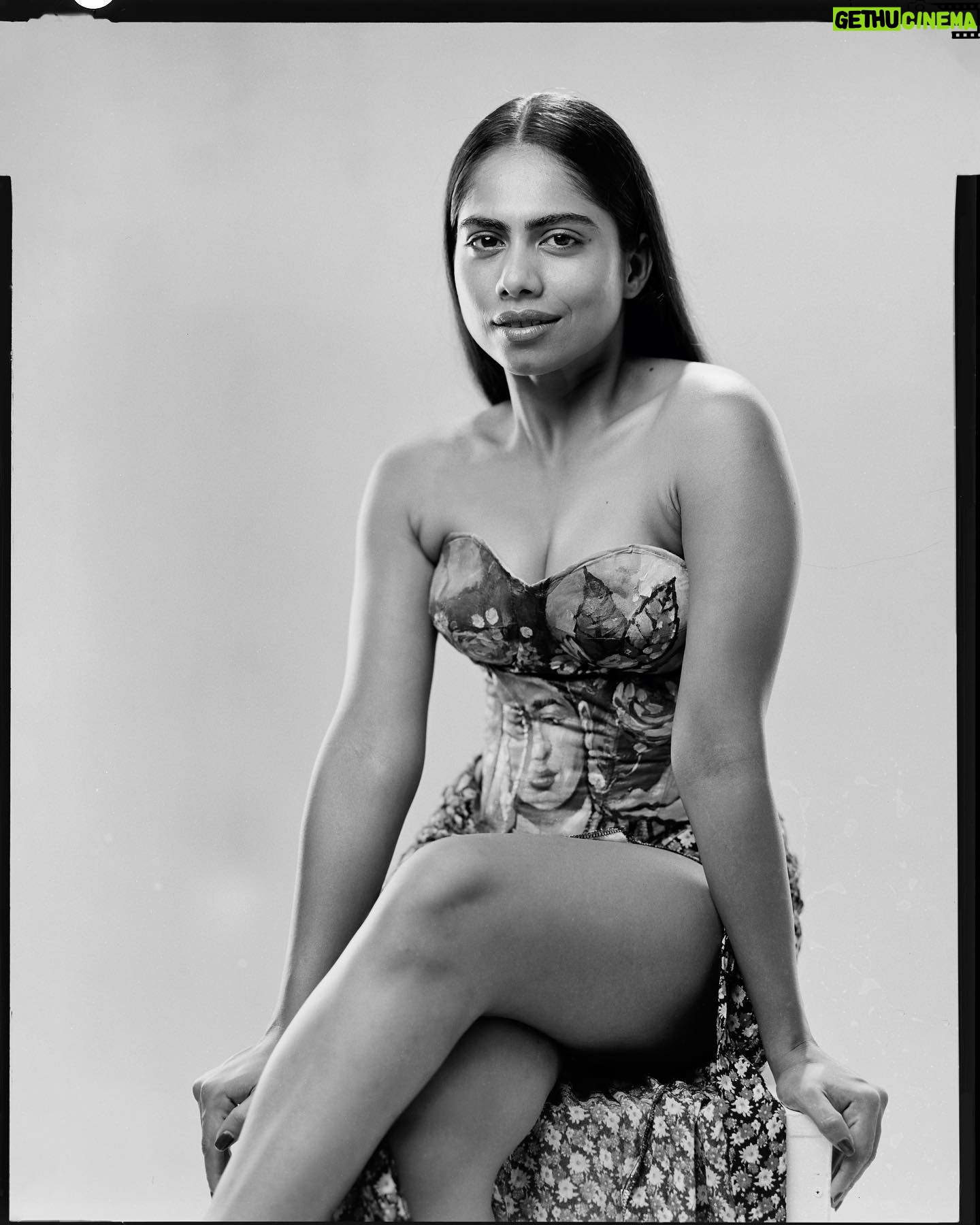 Henna Bella - 873 Likes - New portrait series made with newly made Alekh large format camera @alekh_camera
Model @hennabella
Corset : @styled_by_vinnyfrancis
Corset art by @jibinartist
Camera @alekh_camera
Lens :240mm f5.6 Schneider Kreuznach
Film : fomapan 100 4x5
Film developed using chemicals from @keylinephotos
Scanning: @alekh_camera scan setup using @phaseonephoto
Photography @alekhphotos
Photography team: @s4shann @the_curious_sailor @dayonphotos
Studio @plan.b.actions
Special Thanks to @jibinartist
#largeformat #4x5 #sheetfilm #analouge #homemadecamera #darkroom #100asa #finegrain #portraitphotography #blackandwhite