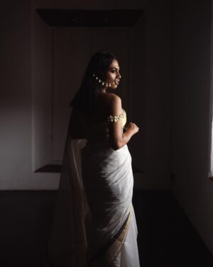 Henna Bella Instagram - This picture means a lot to me. My girls have worked really hard for this look and this shot. 
Knowingly or unknowingly you guys created a beautiful aura in the space where I enjoyed being a part of. 
The മുല്ല മൂക്കുത്തി was a crazy idea and guys just effortlessly slayed it. 
Cheers to team മുല്ല ❤️

Shot by : @premsampaul 
MUA : @_anish_makeup_artist 
Concept & creative direction : @hiba_shana 
Styling : @zesty_things @z.styl.in.g 
Saree : @pichakamweaves 
Song : @milan_tem @theescapemedium 

#onam #onamshoot #onamsaree #onamsarees #conceptshoot #mulla #mullapoovu #jasmine #jasmineflower #thamburatti