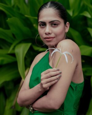 Henna Bella Instagram - 💚💚 

📸  @the_paappy 
Wearing @kharakapas
Styling @sunoonjamal