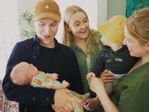 Hennariikka Laaksola Instagram - Tänään oli ihana päivä, kun meidän vauvat tapasi toisensa ekan kerran 😭🤍 Rakkautta oli ilmassa.
