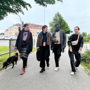 Henriette Confurius Instagram - glücklich und dankbar für diese Arbeit  mit euch
@vic_so_hee 
@janin.halisch 
@yugenyah 
#annegaschütz 
und @milapopila 🐕‍🦺 #filmfestjury #fishfilmfestival 

Danke @fish_filmfestival  und @miss_helau dass ihr mich ins Boot geholt habt ❤️❤️❤️
Danke an die jungen Filmschaffenden für die aufrichtigen und wertvollen Filme.
✨Danke @utopie.u und @lotta1992 ✨für die beste Moderation 

So viel gelernt,  so viel Vorfreude!
