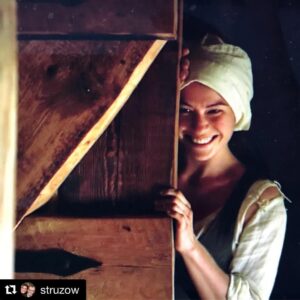 Henriette Confurius Instagram - Es war sehr schön bei euch ♥️ vielen Dank >> @struzow << @jannisniewoehner_official @sonypictures.de #narzissundgoldmund#lenelovesyou 🍃✨