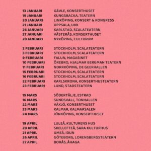 Henrik Schyffert Instagram - Jag ska ut med en helt ny standupföreställning! Den heter Schyffert Forever. Jag hade inte kört standup på fem år och jag kände att jag hade grävt ner mig i ett kaninhål där jag var tvungen att kommentera min samtid och mina mörkaste problem så fort jag skulle ut och skämta och det var inte roligt längre. Jag behövde en paus.
Men för nått år sedan satt jag på tåget och lyssnade på gammal Iggy Pop – "Lust for Life", "1969", "The Passenger" och sånt och så slog det mig att så här kan man också göra standup. Bara kul och glatt helt enkelt. Så jag skrev 10 minuter glatt larv och testade på Norra Brunn och så var det plötsligt roligt igen!
Det känns så skönt att lägga all kraft på att få ihop en timme rolig standup. Kicken när man lyckas få ihop ett enkelt skämt som får hela rummet att unisont vika sig av skratt är obetalbar. Och jag har verkligen saknat att försöka få till det där igen..
Idag kl 0900 släpps biljetterna. Länk i bio ⬆️ eller gå in på kahlo.se/schyffertforever

Tagga en kompis i kommentarerna här och så syns på vägarna som Uffe hade sagt! ❤️